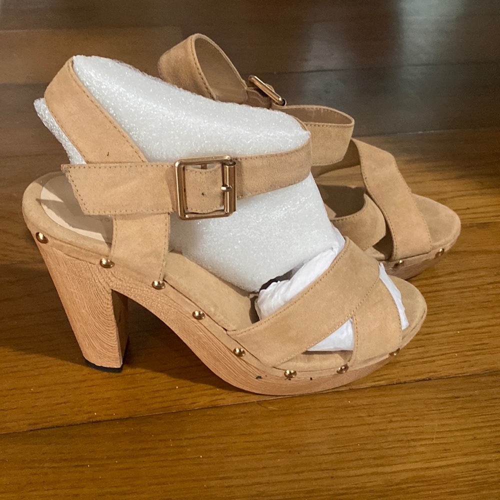 Ladies Wood Heel Shoes